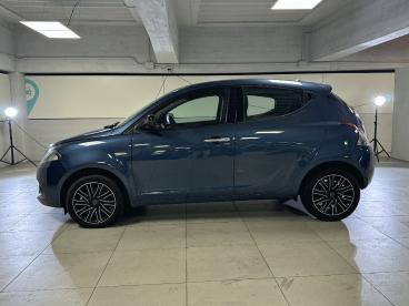 LANCIA CERTIFIED Lancia Ypsilon 1.0 Firefly 70cv S&s Hybrid Gold Usata - City Car Ibrido Blu - Milano - 2334294_2