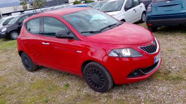 LANCIA CERTIFIED Lancia Ypsilon 1.0 70cv Hybrid Silver Usata - City Car Ibrido Rosso - Fisciano - 2334691_2