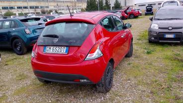 LANCIA CERTIFIED Lancia Ypsilon 1.0 70cv Hybrid Silver Usata - City Car Ibrido Rosso - Fisciano - 2334691_3