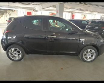 LANCIA CERTIFIED Lancia Ypsilon Iii 2021 1.0 Firefly Hybrid Gold S And S 70cv Usata - City Car Ibrido Nero - Pisa - 2334705_5