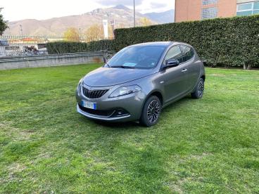 LANCIA CERTIFIED Lancia Ypsilon 1.0 Firefly 70cv Hybrid Platino Usata - City Car Ibrido Grigio - Fisciano - 2335402_1
