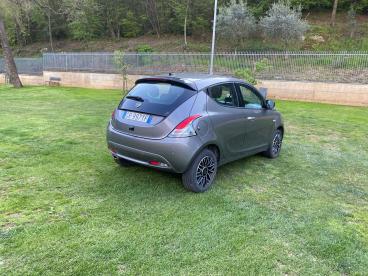 LANCIA CERTIFIED Lancia Ypsilon 1.0 Firefly 70cv Hybrid Platino Usata - City Car Ibrido Grigio - Fisciano - 2335402_3