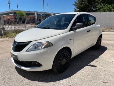 LANCIA CERTIFIED Lancia Ypsilon 1.2 69 Cv 5 Porte Gpl Ecochic Silver Usata - City Car Gpl Bianco - Foggia - 2336698_3