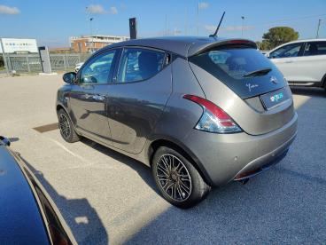 LANCIA CERTIFIED Lancia Ypsilon 1.0 Firefly 5 Porte S And S Hybrid Gold Usata - City Car Ibrido Grigio - Foggia - 2336711_4