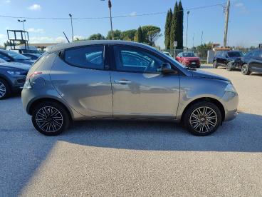 LANCIA CERTIFIED Lancia Ypsilon 1.0 Firefly 5 Porte S And S Hybrid Gold Usata - City Car Ibrido Grigio - Foggia - 2336711_5