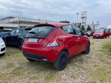 LANCIA CERTIFIED Lancia Ypsilon 1.0 70cv Hybrid Silver Usata - City Car Ibrido Rosso - Fisciano - 2337645_3