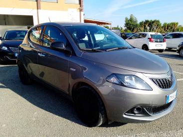 LANCIA CERTIFIED Lancia Ypsilon 1.0 70cv Hybrid Silver Usata - City Car Ibrido Grigio - Fisciano - 2340153_2