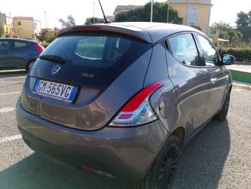 LANCIA CERTIFIED Lancia Ypsilon 1.0 70cv Hybrid Silver Usata - City Car Ibrido Grigio - Fisciano - 2340153_3