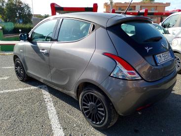 LANCIA CERTIFIED Lancia Ypsilon 1.0 70cv Hybrid Silver Usata - City Car Ibrido Grigio - Fisciano - 2340153_4