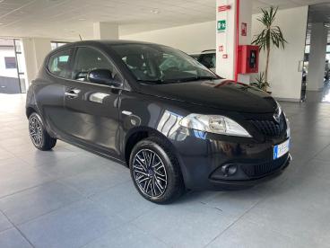 LANCIA CERTIFIED Lancia Ypsilon Ypsilon1.0 70 Cv S And Amp,s Hybrid Silver Plus Usata - City Car Ibrido Nero - Fisciano - 2340657_2