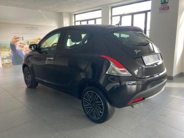 LANCIA CERTIFIED Lancia Ypsilon Ypsilon1.0 70 Cv S And Amp,s Hybrid Silver Plus Usata - City Car Ibrido Nero - Fisciano - 2340657_3