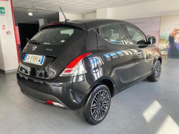 LANCIA CERTIFIED Lancia Ypsilon Ypsilon1.0 70 Cv S And Amp,s Hybrid Silver Plus Usata - City Car Ibrido Nero - Fisciano - 2340657_4