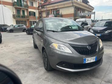 LANCIA CERTIFIED Lancia Ypsilon Ypsilon1.0 70 Cv S And Amp,s Hybrid Silver Plus Usata - City Car Ibrido Grigio - Fisciano - 2340659_2