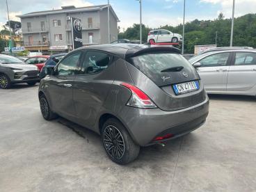 LANCIA CERTIFIED Lancia Ypsilon Ypsilon1.0 70 Cv S And Amp,s Hybrid Silver Plus Usata - City Car Ibrido Grigio - Fisciano - 2340659_4