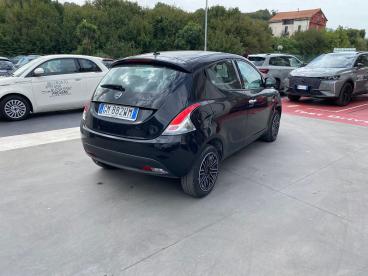 LANCIA CERTIFIED Lancia Ypsilon Ypsilon1.0 70 Cv S And Amp,s Hybrid Silver Plus Usata - City Car Ibrido Nero - Fisciano - 2340660_3