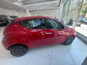 LANCIA CERTIFIED Lancia Ypsilon 1.0 Firefly 70 Cv Start And Amp,stop Hyb Usata - City Car Ibrido Rosso - Fisciano - 2343276_2