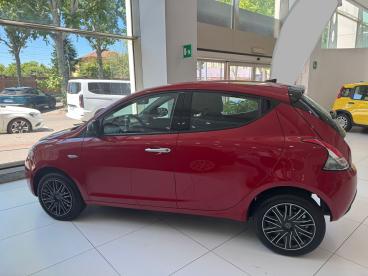 LANCIA CERTIFIED Lancia Ypsilon 1.0 Firefly 70 Cv Start And Amp,stop Hyb Usata - City Car Ibrido Rosso - Fisciano - 2343276_3
