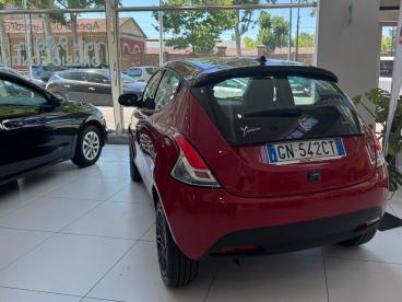 LANCIA CERTIFIED Lancia Ypsilon 1.0 Firefly 70 Cv Start And Amp,stop Hyb Usata - City Car Ibrido Rosso - Fisciano - 2343276_4