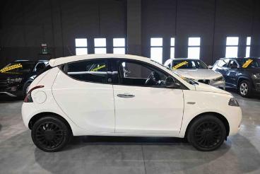 LANCIA CERTIFIED Lancia Ypsilon 1.0 Firefly 5 Porte S And S Hybrid Ecochic Gold Usata - City Car Ibrido Bianco - Carmagnola - 2344342_4