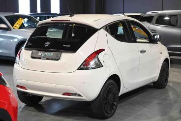 LANCIA CERTIFIED Lancia Ypsilon 1.0 Firefly 5 Porte S And S Hybrid Ecochic Gold Usata - City Car Ibrido Bianco - Carmagnola - 2344342_5