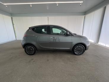 LANCIA CERTIFIED Lancia Ypsilon 1.0 Firefly 70cv Hybrid Platino Usata - City Car Ibrido Grigio - Napoli - 2345256_4
