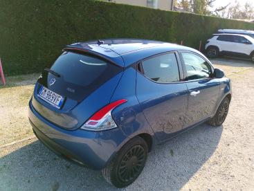 LANCIA CERTIFIED Lancia Ypsilon 1.0 70cv Hybrid Silver Usata - City Car Ibrido Blu - Fisciano - 2345553_3