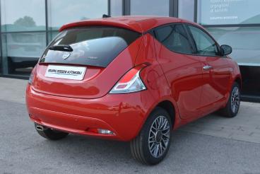 LANCIA CERTIFIED Lancia Ypsilon Iii 2021 1.0 Firefly Hybrid Gold Plus S And S 70cv Usata - City Car Ibrido Rosso - Brescia - 2347834_3