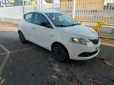 LANCIA CERTIFIED Lancia Ypsilon 3&ordf; Serie 1.0 Firefly 5 Porte S And S Hybrid Gold Usata - City Car Ibrido Bianco - Roma - 2349048_4