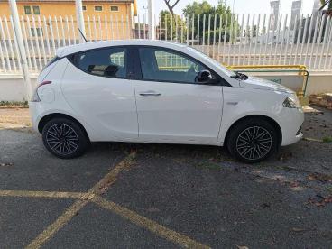 LANCIA CERTIFIED Lancia Ypsilon 3&ordf; Serie 1.0 Firefly 5 Porte S And S Hybrid Gold Usata - City Car Ibrido Bianco - Roma - 2349048_5