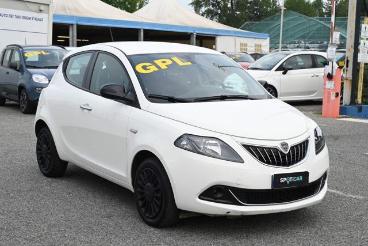LANCIA CERTIFIED Lancia Ypsilon 1.2 69 Cv 5 Porte Gpl Silver Usata - City Car  Bianco - Carmagnola - 2349267_3
