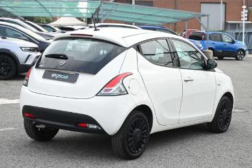 LANCIA CERTIFIED Lancia Ypsilon 1.2 69 Cv 5 Porte Gpl Silver Usata - City Car  Bianco - Carmagnola - 2349267_5