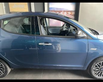 SPOTICAR Lancia Ypsilon Iii 2021 1.0 Firefly Hybrid Platino S And S 70cv Usata - City Car Ibrido Blu - Salerno - 602350244_4