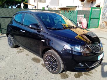 LANCIA CERTIFIED Lancia Ypsilon 1.0 70cv Hybrid Gold Usata - City Car Ibrido Nero - Fisciano - 2351298_2