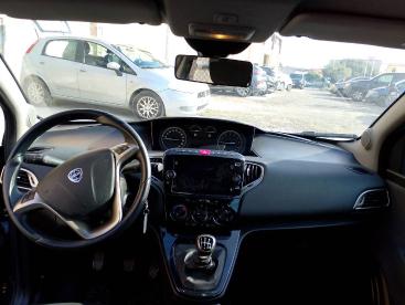 LANCIA CERTIFIED Lancia Ypsilon 1.0 70cv Hybrid Gold Usata - City Car Ibrido Nero - Fisciano - 2351298_5