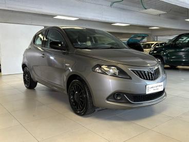 LANCIA CERTIFIED Lancia Ypsilon 1.0 Firefly 70cv S&s Hybrid Silver Usata - City Car Ibrido Grigio - Milano - 2351332_3