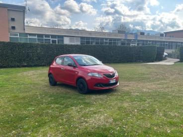 LANCIA CERTIFIED Lancia Ypsilon 1.0 70cv Hybrid Silver Usata - City Car Ibrido Rosso - Fisciano - 2354676_2