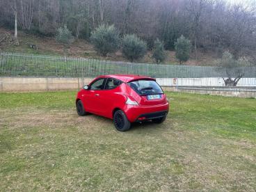 LANCIA CERTIFIED Lancia Ypsilon 1.0 70cv Hybrid Silver Usata - City Car Ibrido Rosso - Fisciano - 2354676_4