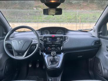 LANCIA CERTIFIED Lancia Ypsilon 1.0 70cv Hybrid Silver Usata - City Car Ibrido Rosso - Fisciano - 2354676_5