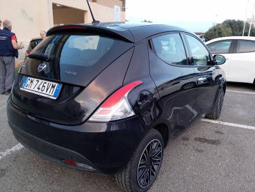 LANCIA CERTIFIED Lancia Ypsilon 1.0 70cv Hybrid Gold Usata - City Car Ibrido Nero - Fisciano - 2355476_3