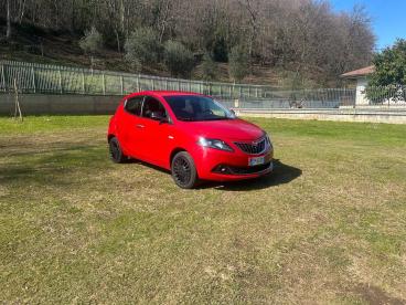 LANCIA CERTIFIED Lancia Ypsilon 1.0 70cv Hybrid Silver Usata - City Car Ibrido Rosso - Fisciano - 2356349_2