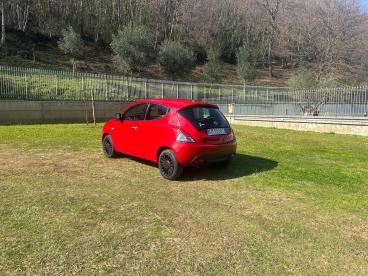 LANCIA CERTIFIED Lancia Ypsilon 1.0 70cv Hybrid Silver Usata - City Car Ibrido Rosso - Fisciano - 2356349_4