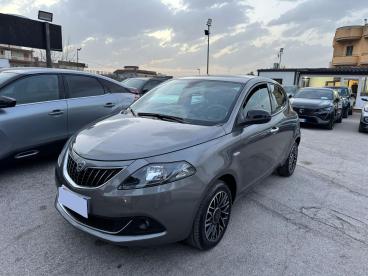 LANCIA CERTIFIED Lancia Ypsilon 1.0 Firefly 70cv Hybrid Platino Usata - City Car Ibrido Grigio - Fisciano - 2356809_1
