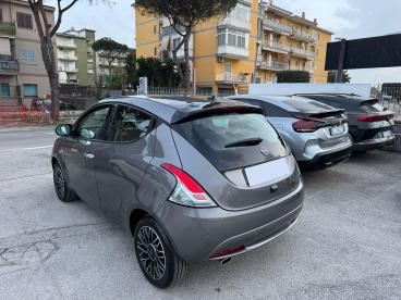 LANCIA CERTIFIED Lancia Ypsilon 1.0 Firefly 70cv Hybrid Platino Usata - City Car Ibrido Grigio - Fisciano - 2356809_4
