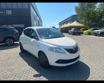 LANCIA CERTIFIED Lancia Ypsilon Iii 1.2 Platinum S And S 69cv My19 Usata - City Car Benzina Bianco - Massarosa - 2357177_1