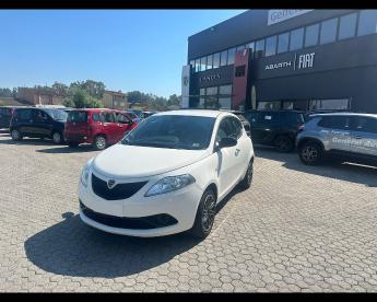 LANCIA CERTIFIED Lancia Ypsilon Iii 1.2 Platinum S And S 69cv My19 Usata - City Car Benzina Bianco - Massarosa - 2357177_3