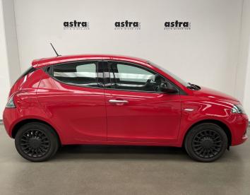 LANCIA CERTIFIED Lancia Ypsilon 1.0 Firefly 5 Porte S And S Hybrid Silver Usata - City Car Ibrido Rosso - Arona - 2357552_3