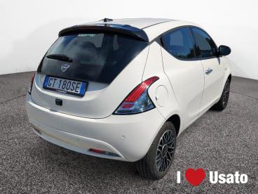 LANCIA CERTIFIED Lancia Ypsilon Iii 2021 1.0 Firefly Hybrid Platino S And S 70cv Usata - City Car Ibrido Bianco - Roma - 2360092_3