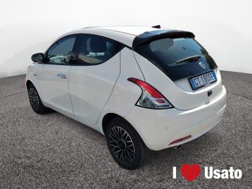 LANCIA CERTIFIED Lancia Ypsilon Iii 2021 1.0 Firefly Hybrid Platino S And S 70cv Usata - City Car Ibrido Bianco - Roma - 2360092_4