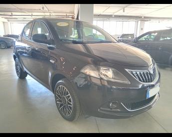 LANCIA CERTIFIED Lancia Ypsilon Iii 2021 1.0 Firefly Hybrid Platino S And S 70cv Usata - City Car Ibrido Nero - Pisa - 2360108_3