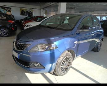 LANCIA CERTIFIED Lancia Ypsilon Iii 2021 1.0 Firefly Hybrid Platino S And S 70cv Usata - City Car Ibrido Bianco - Pisa - 2360109_1